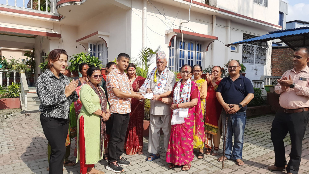 जन्मोत्सवमा खनालले दिए पत्रकार उपचार कोषलाई आर्थिक सहयोग
