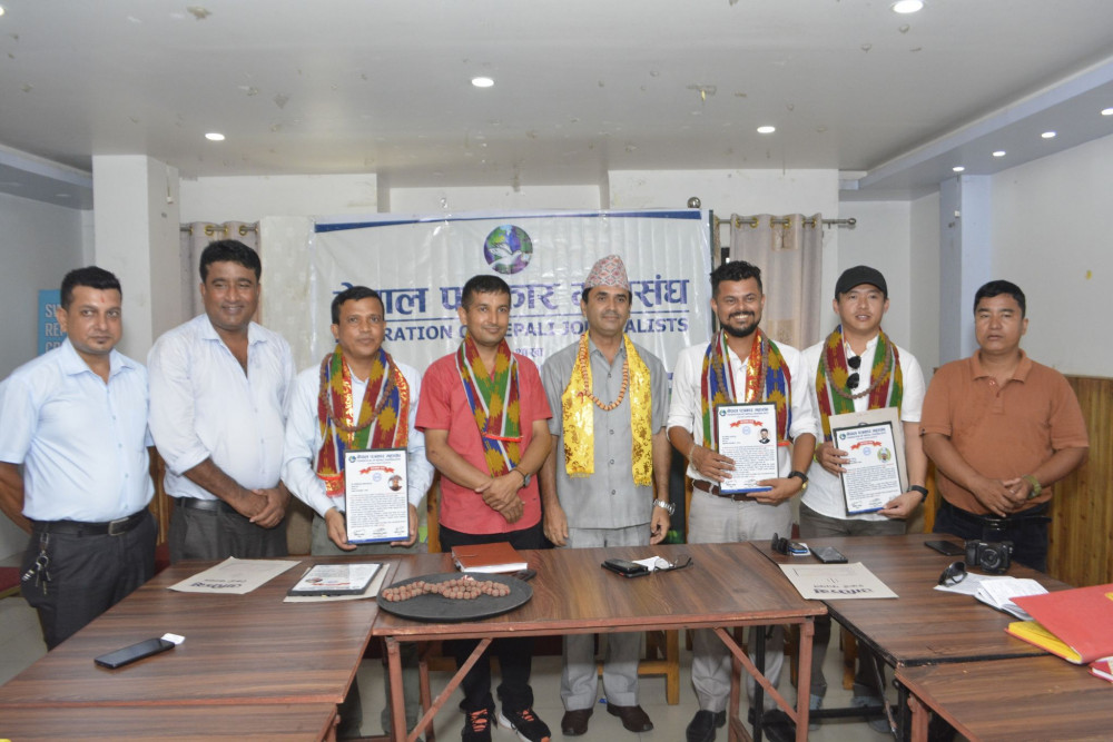 झापाका पूर्व पत्रकारलाई महासंघद्वारा सम्मानसहित विदाइ