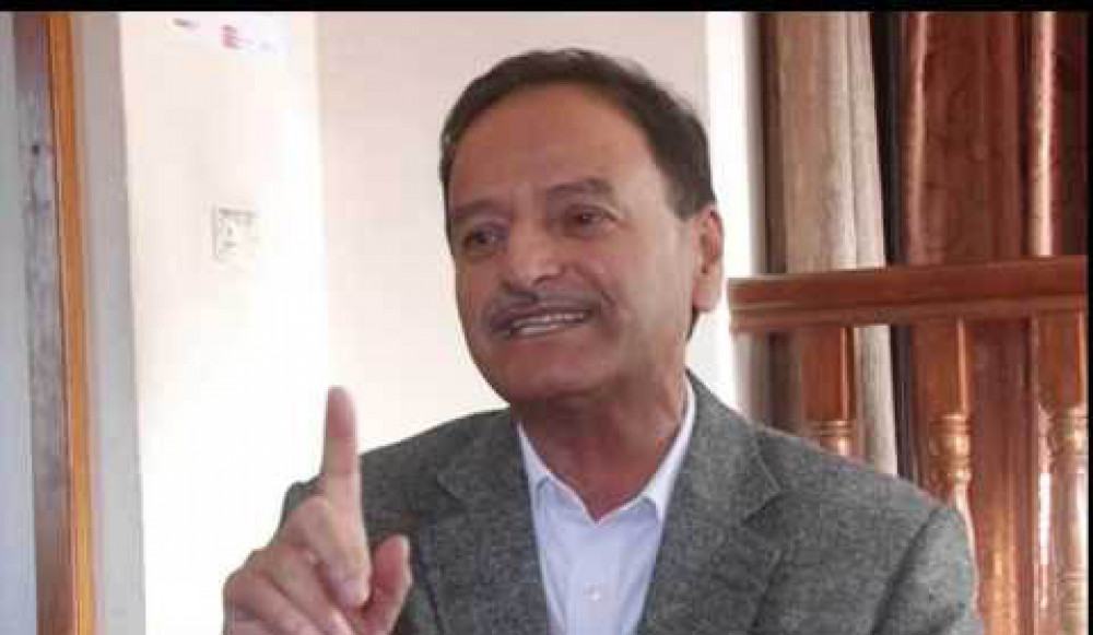 मतदाताको घरदैलोमा पुगेर सिटौला आफ्नो योगदान सम्झाउँदै