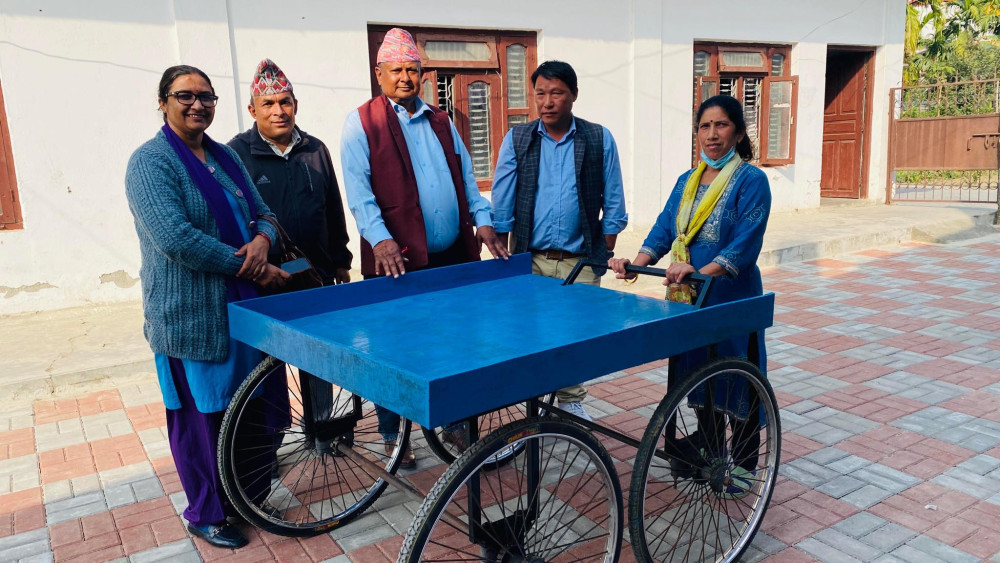 विपन्नलाई वडा कार्यालयको ठेला