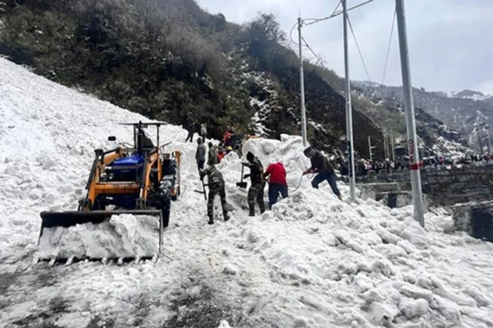 सिक्किमको हिमपहिरोमा परि तीन नेपालीसहित सात जनाको मृत्युु