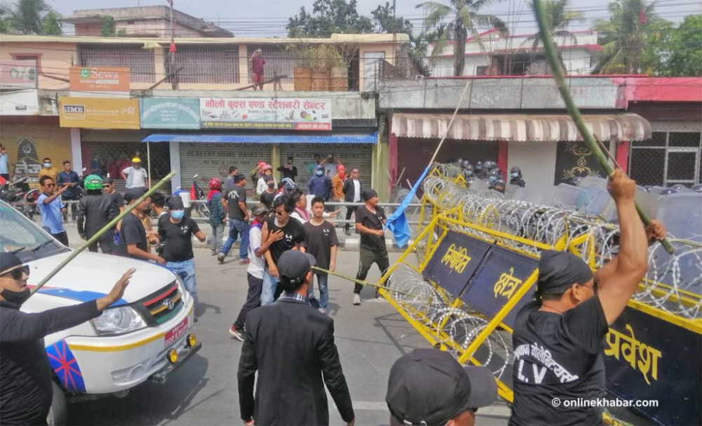 निषेधित क्षेत्र तोकिएपछि विराटनगरमा प्रहरीसँग झडप