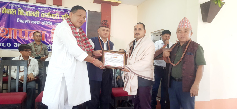 निजामती दिवसमा पत्रकार भण्डारीसहित १८ जना सम्मानित