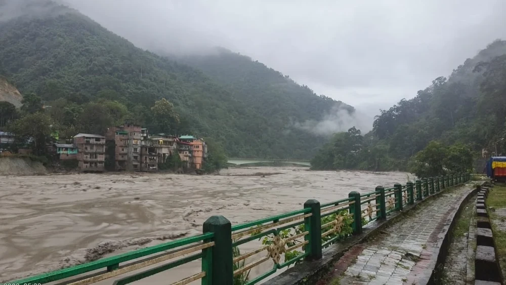 टिष्टामा बाढी आएपछि सम्पर्कविहिन इलामका पाँचै जना परिवारको सम्पर्कमा