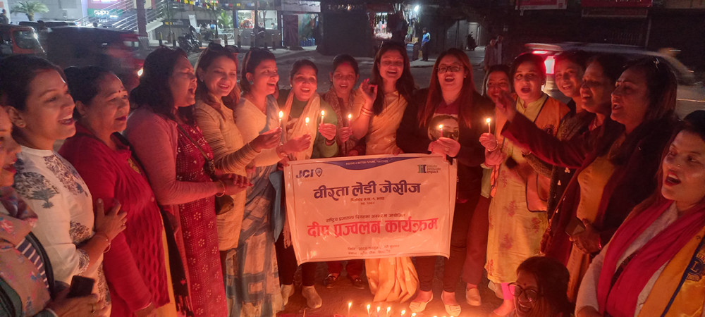 प्रजातन्त्र दिवसको अवसरमा मुक्ति चोकमा दीप प्रज्वलन
