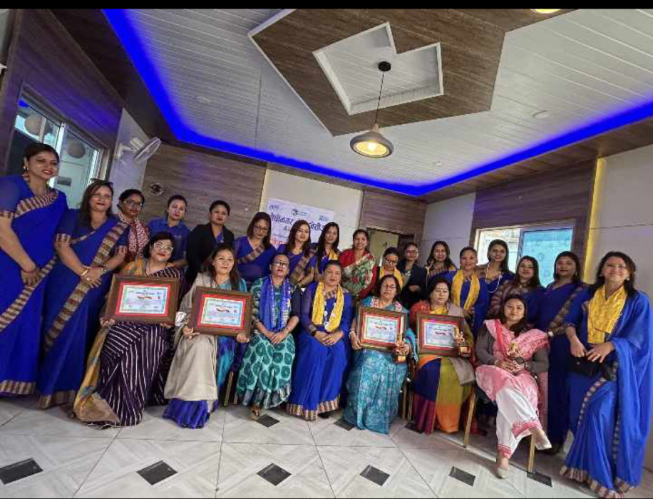 मेचीनगर लेडी जेसीजद्वारा विद्यालयका महिला सञ्चालक सम्मानित