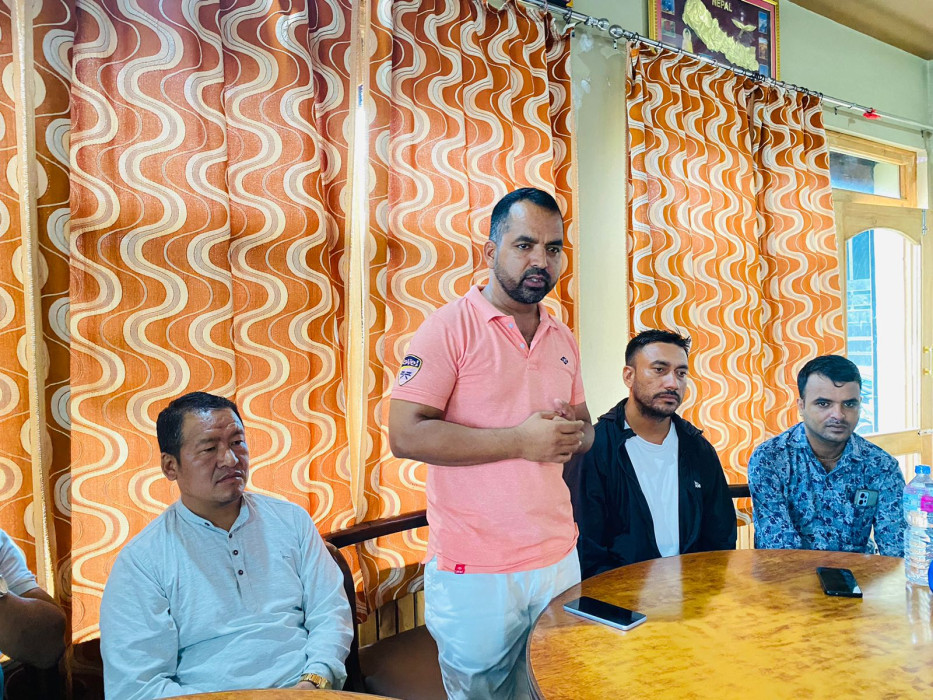 झापामा पाँच सय बढी मानिस माओवादी केन्द्रमा प्रवेश गर्दै