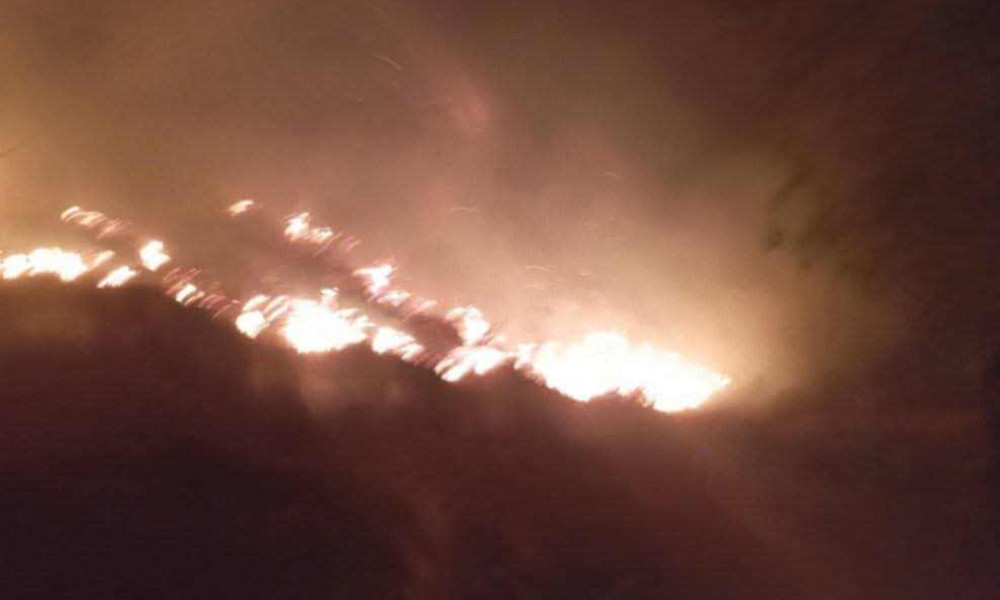 बझाङको जङ्गलमा भीषण आगलागी, नियन्त्रणमा कठिनाई