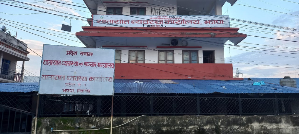 पक्राउ परेका व्यवसायीको रिहाइको माग गर्दै लेखापढी व्यवसायीद्वारा सिडिओलाई ज्ञापनपत्र