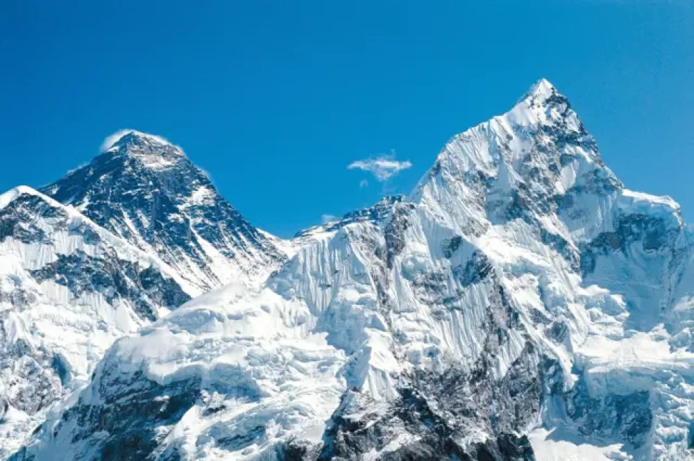 आजबाट सगरमाथा आरोहण शुरू, ४२१ जनाले लिए अनुमति