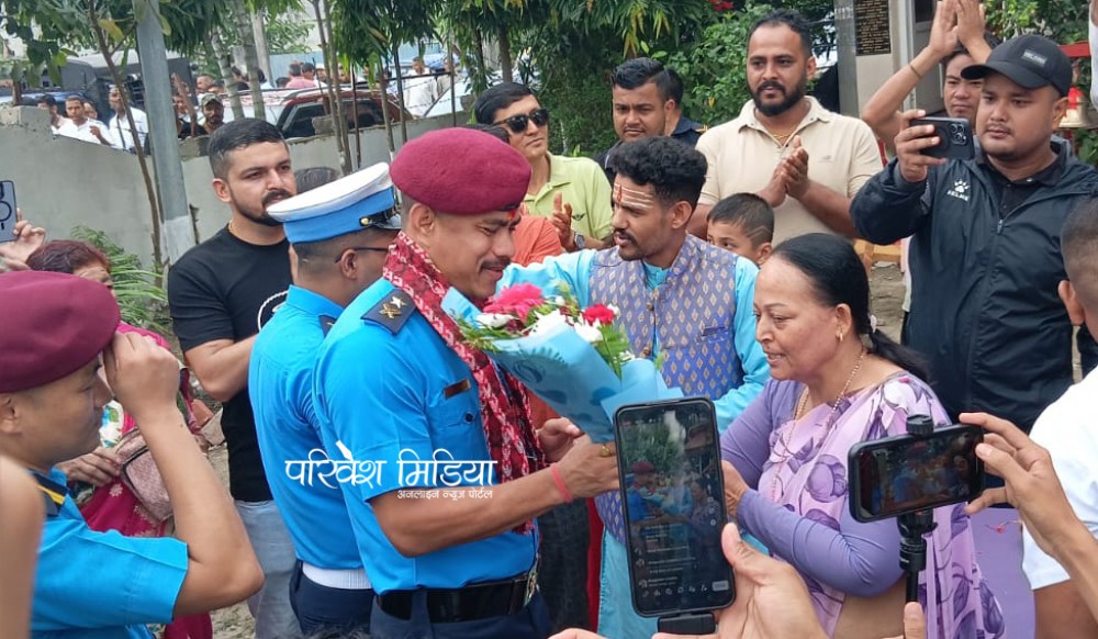 बिर्तामोडमा प्रहरी पुनर्स्थापना, नागरिक समाजले गरे भव्य स्वागत